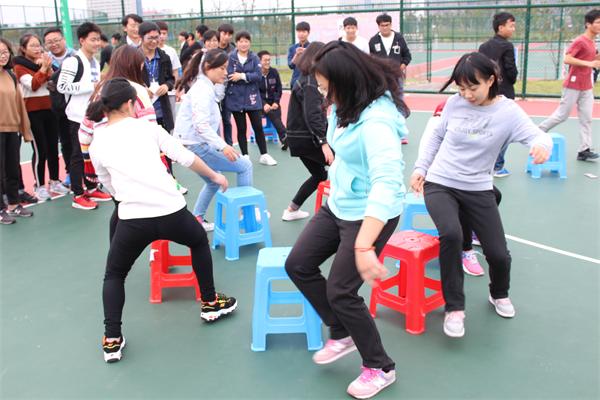 学院举办"喜迎十九大趣味运动会"